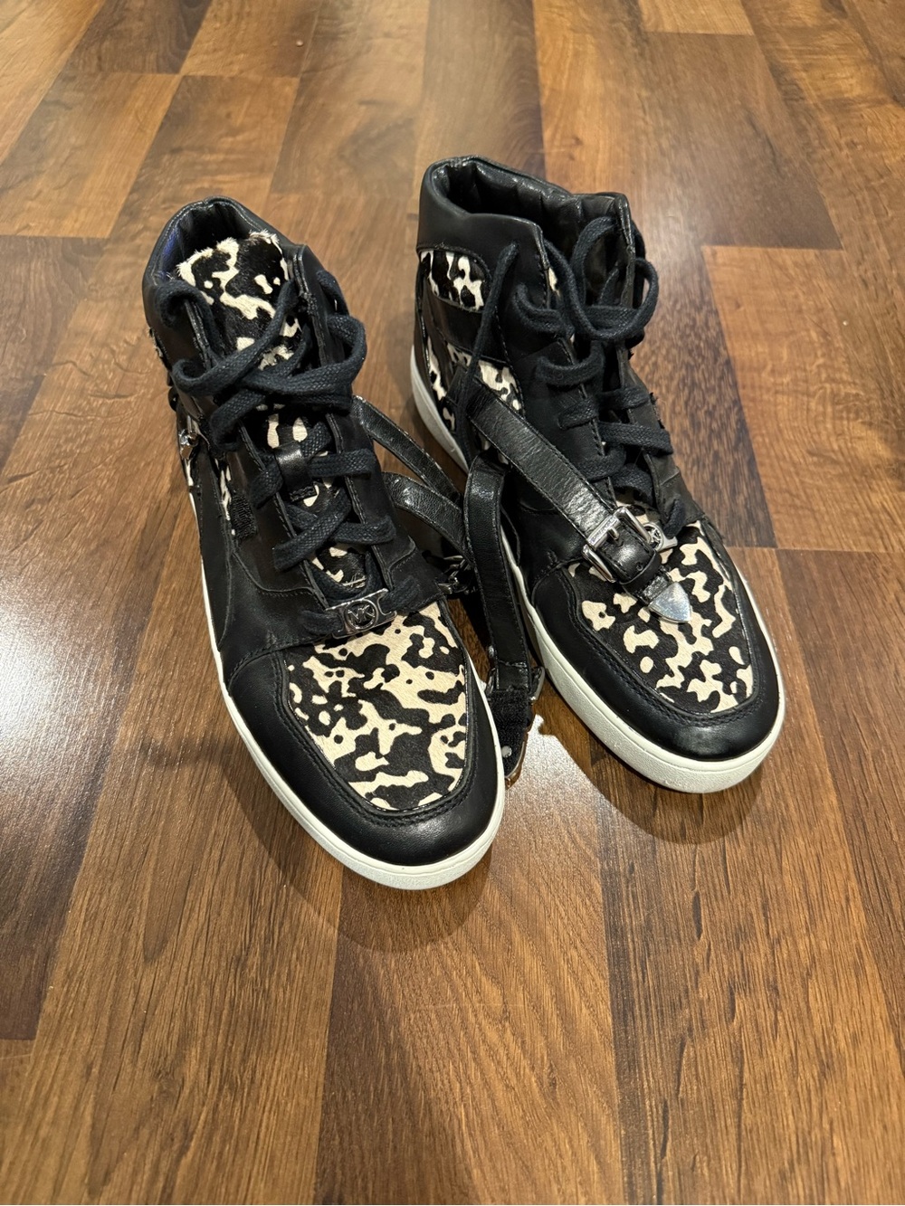 Michael Kors high-top sneakers w/black leather and cow print with buckles (9.5)
